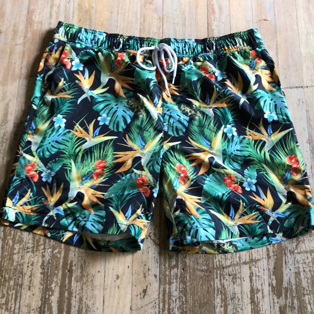 Men’s tropical swimming trunks